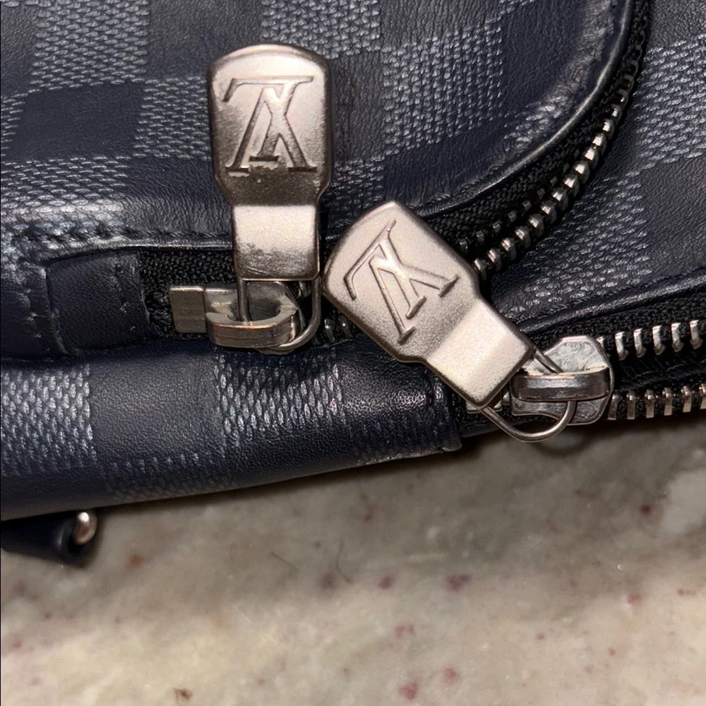 Louis Vuitton’s Damier Cobalt Canvas Unisex - Picture 8 of 8